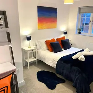  Apartment Bright & Cosy One Bedroom - 2 Beds - Perfect Base In